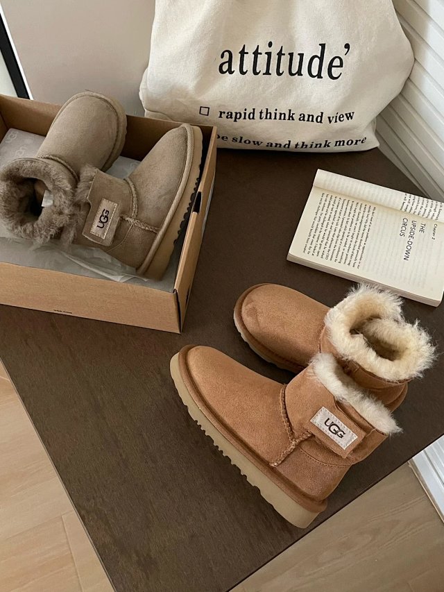 UGG Children's snow boots: seller detail photo 3