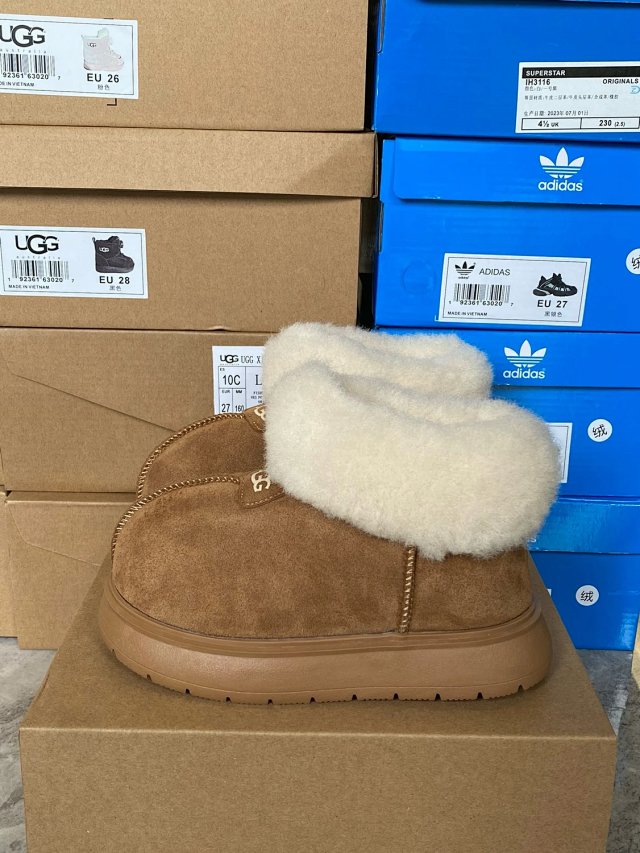 UGG Children's snow boots: seller detail photo 13