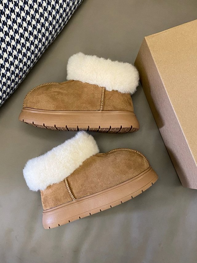 UGG Children's snow boots: seller detail photo 2