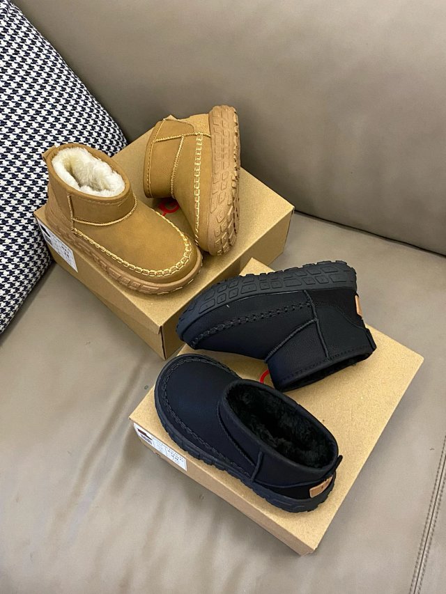 UGG Children's snow boots: seller detail photo 5