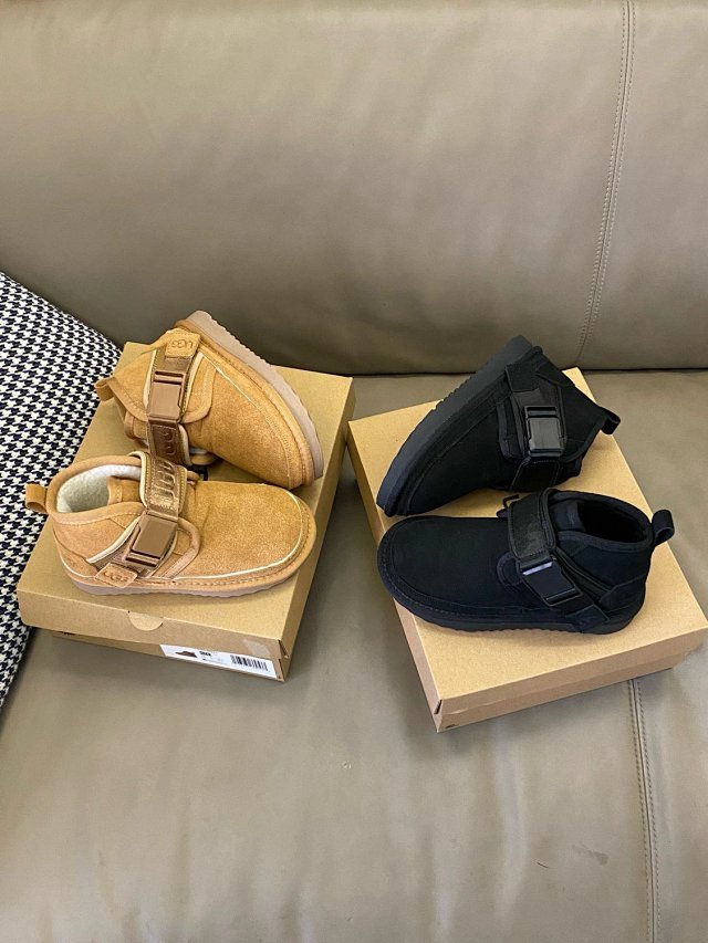 UGG Children's snow boots: seller detail photo 4