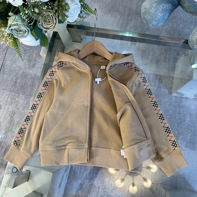 Burberry children's Set: seller detail photo 7