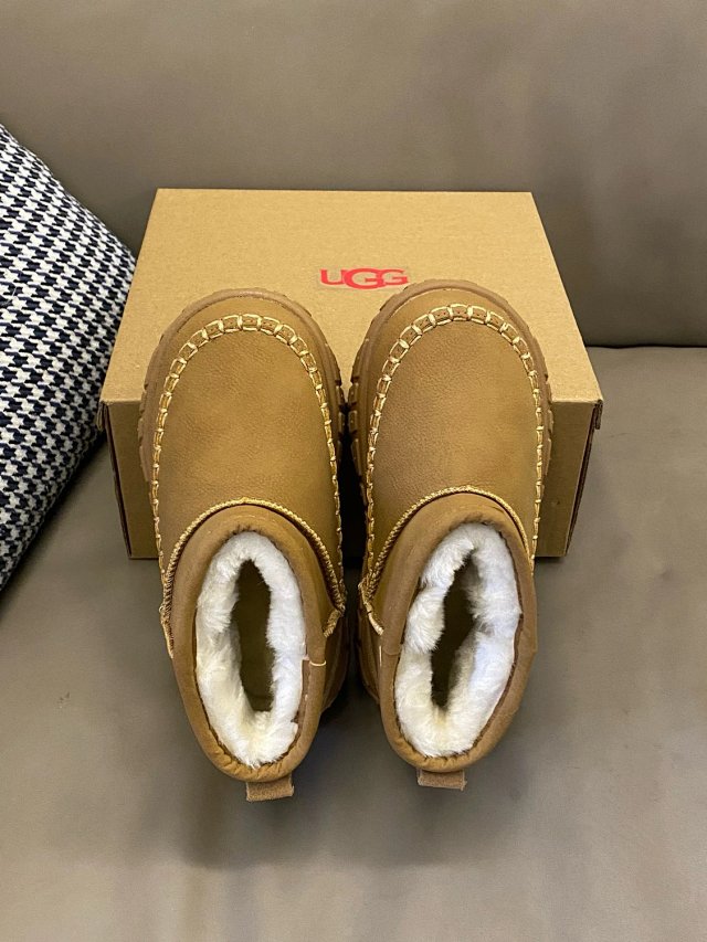 UGG Children's snow boots: seller detail photo 3