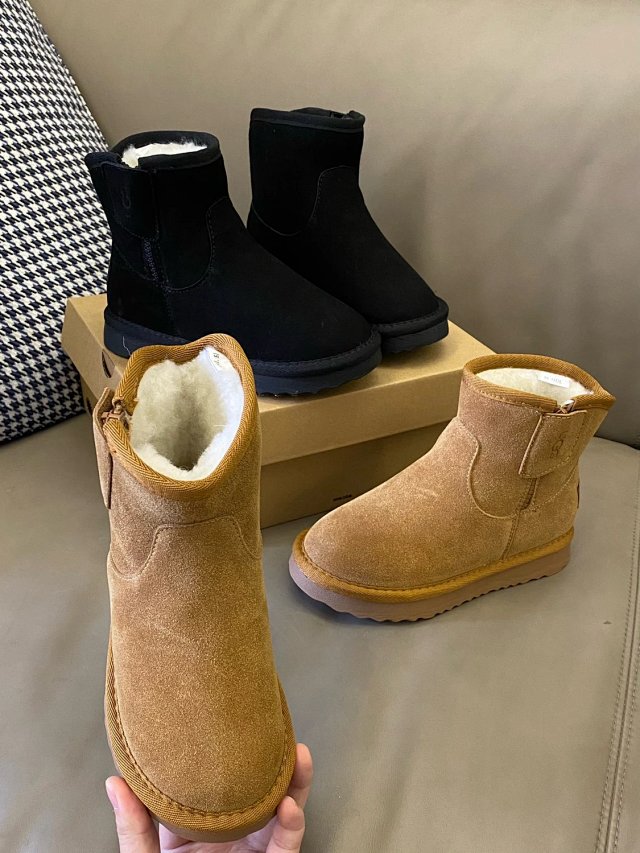 UGG Children's snow boots: seller detail photo 2