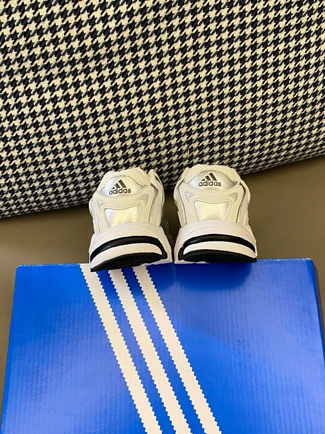 Adidas Children's Shoes: seller detail photo 13