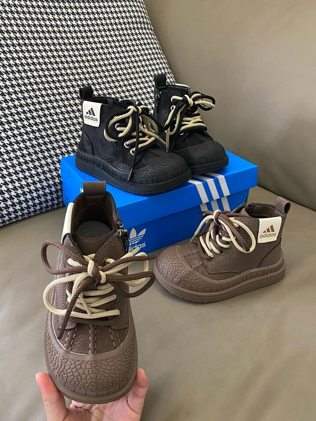 Adidas Children's Shoes: seller detail photo 5