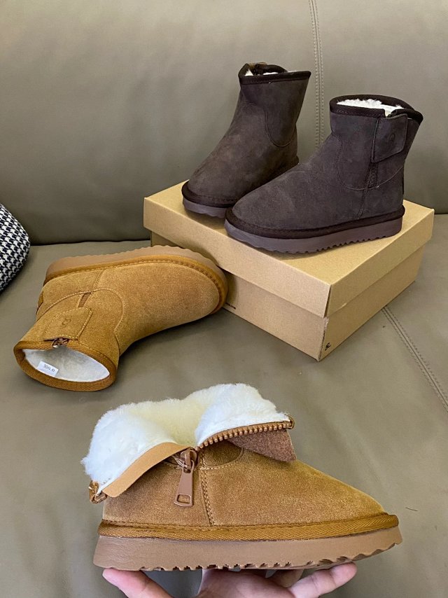 UGG Children's snow boots: seller detail photo 4