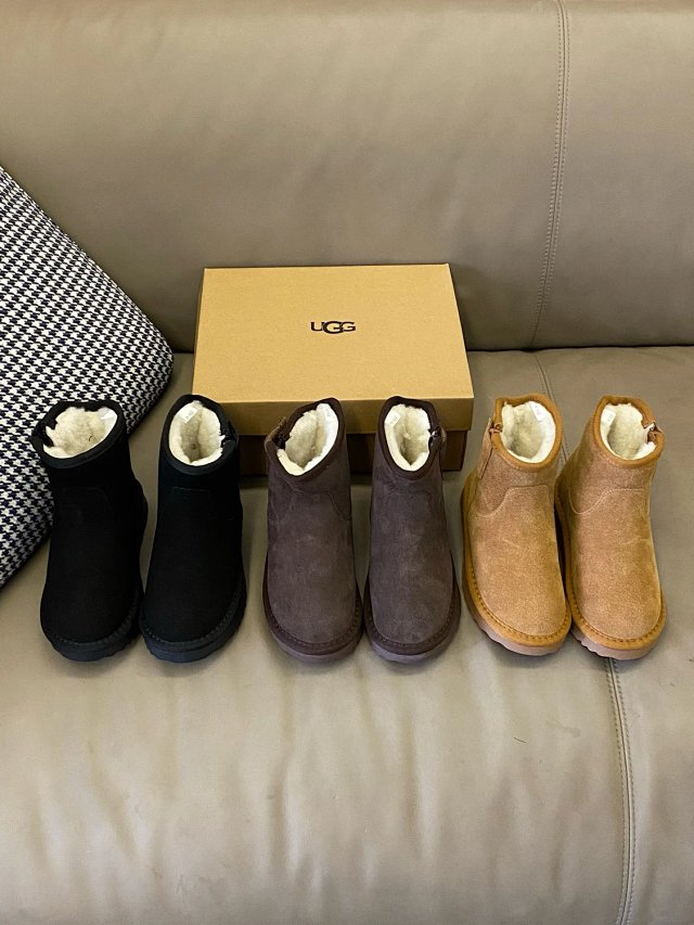 UGG Children's snow boots: seller detail photo 6