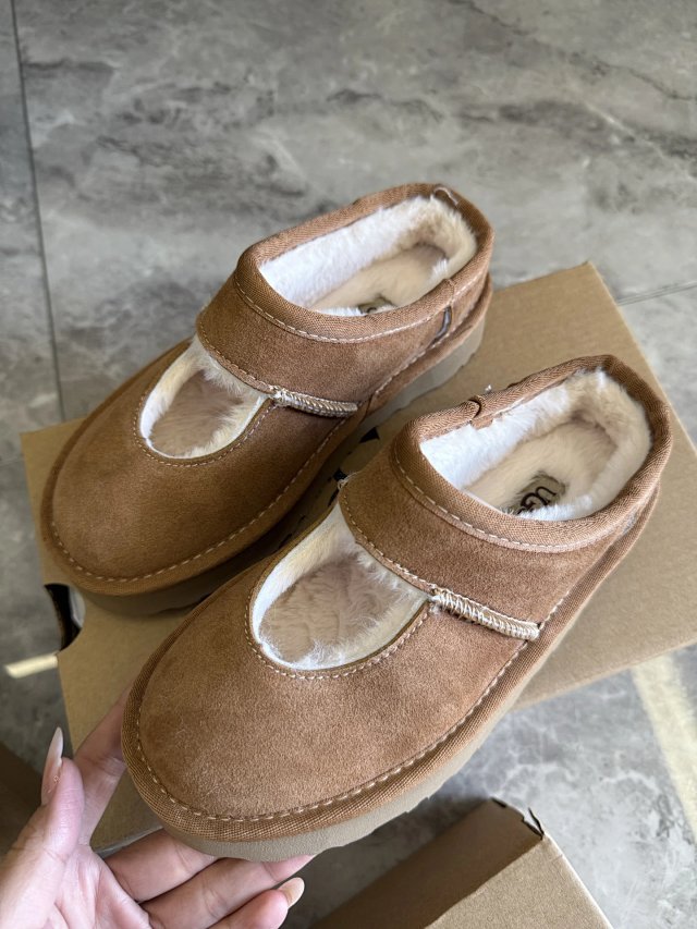 UGG Children's snow boots: seller detail photo 4