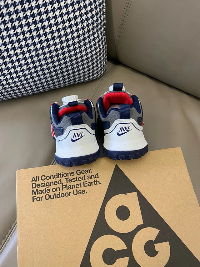 Nike ACG children's Shoes: seller detail photo 8