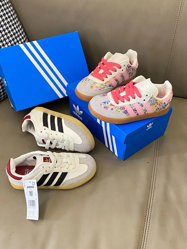 Adidas Children's Shoes: seller detail photo 12