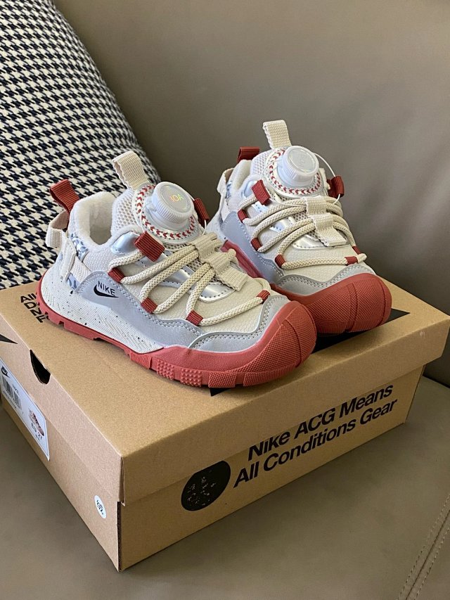 Nike ACG children's Shoes: seller detail photo 6