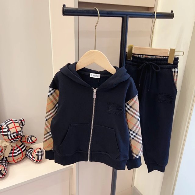 Burberry Children‘s Set: seller detail photo 4