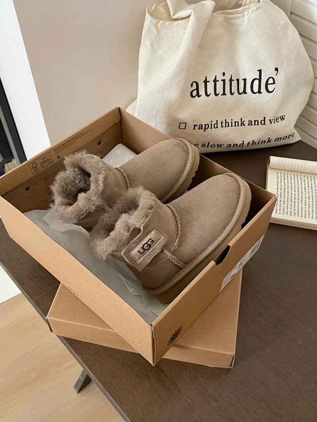 UGG Children's snow boots: seller detail photo 11