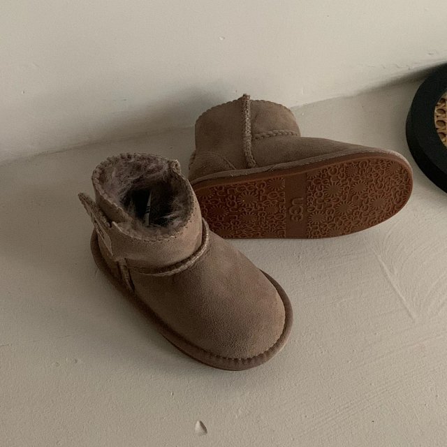 UGG Children's snow boots: seller detail photo 9