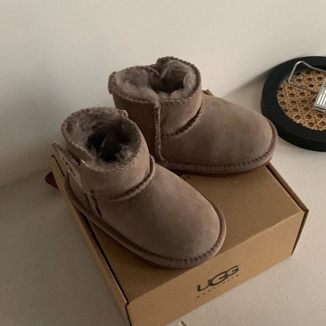 UGG Children's snow boots: seller detail photo 7