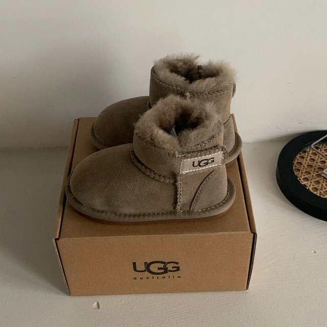 UGG Children's snow boots: seller detail photo 13