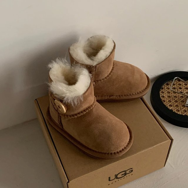 UGG Children's snow boots: seller detail photo 3