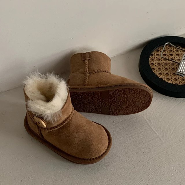 UGG Children's snow boots: seller detail photo 5