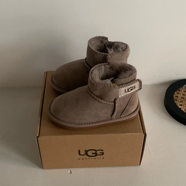 UGG Children's snow boots: seller detail photo 5
