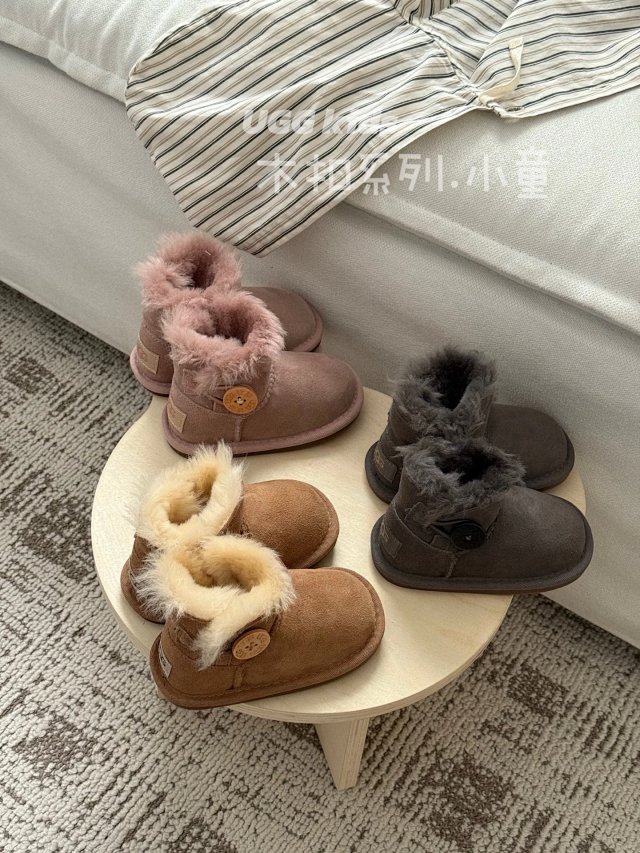 UGG Children's snow boots: seller detail photo 1