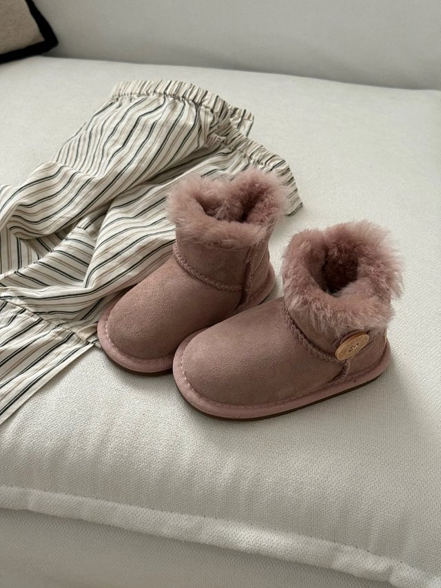 UGG Children's snow boots: seller detail photo 4
