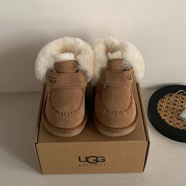 UGG Children's snow boots: seller detail photo 2