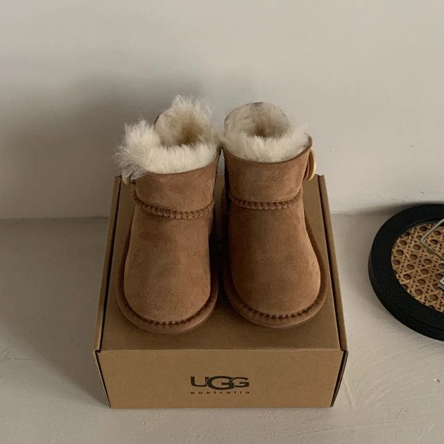 UGG Children's snow boots: seller detail photo 2