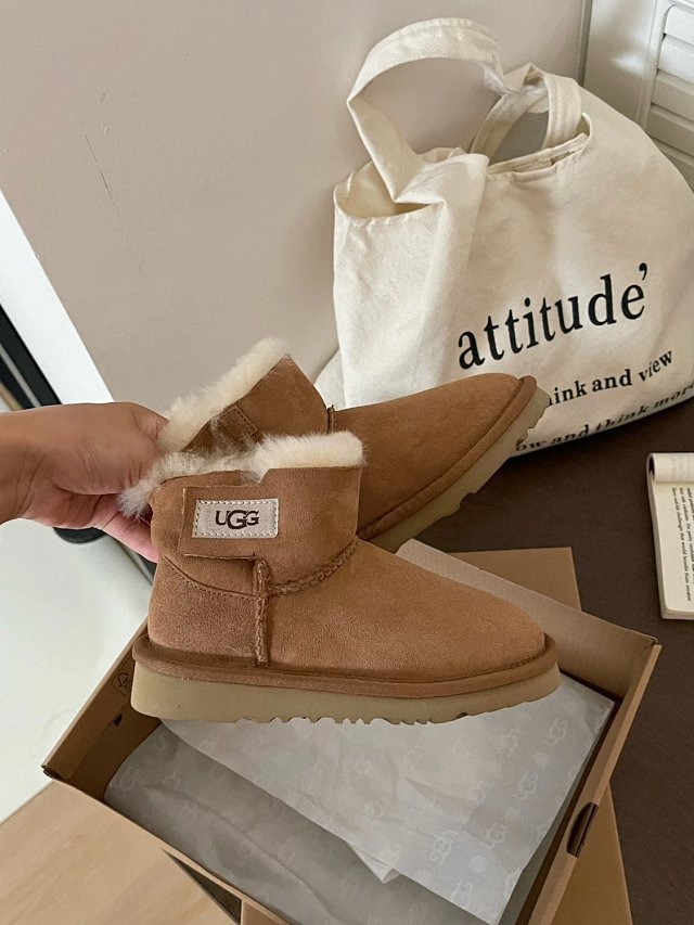 UGG Children's snow boots: seller detail photo 9