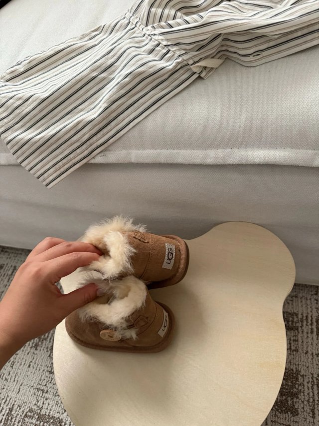 UGG Children's snow boots: seller detail photo 10