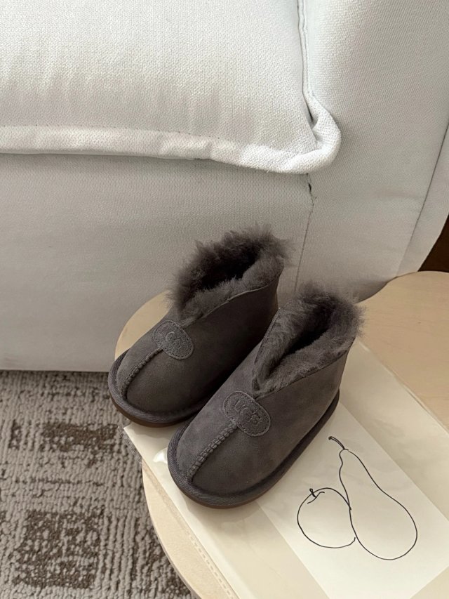 UGG Children's snow boots: seller detail photo 5