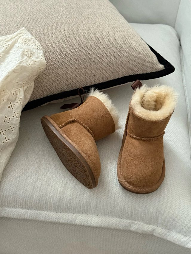UGG Children's snow boots: seller detail photo 4