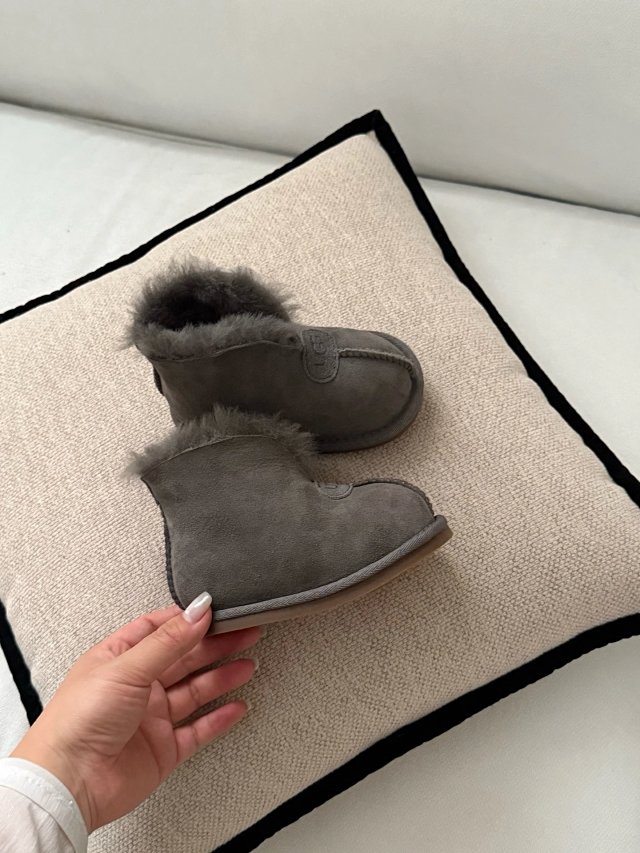 UGG Children's snow boots: seller detail photo 7