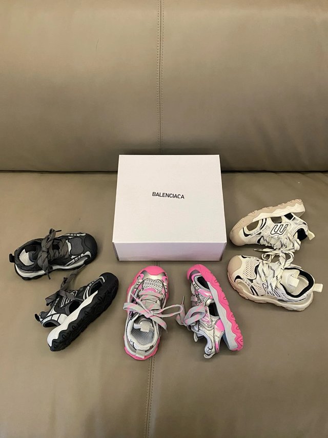 Balenciaga children's Slippers shoes: seller detail photo 7