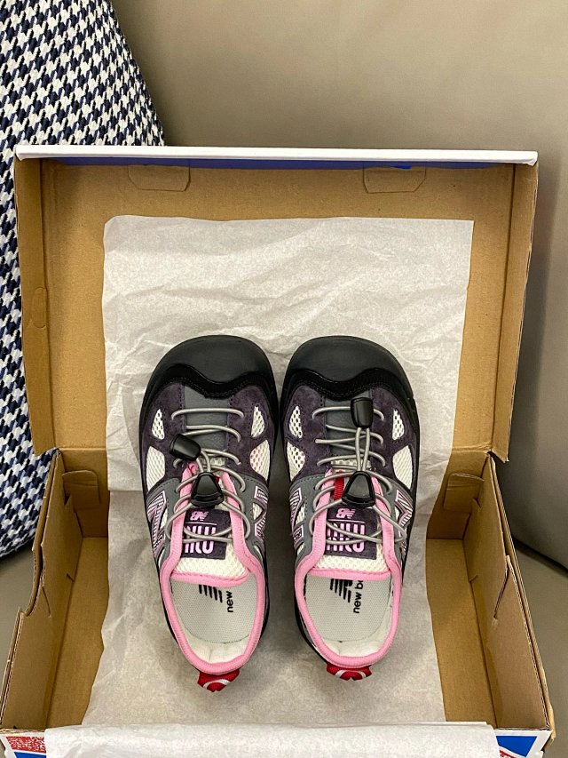 New Balance MIU MIU children's Shoes: seller detail photo 6