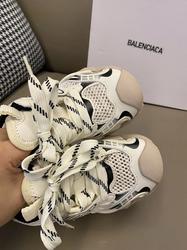 Balenciaga children's Slippers shoes: seller detail photo 9