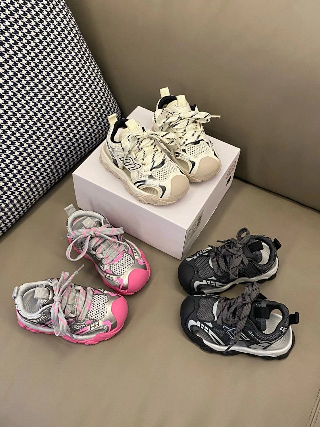 Balenciaga children's Slippers shoes: seller detail photo 11