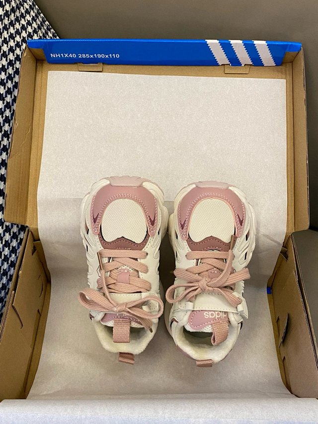 Adidas Children's Shoes: seller detail photo 3