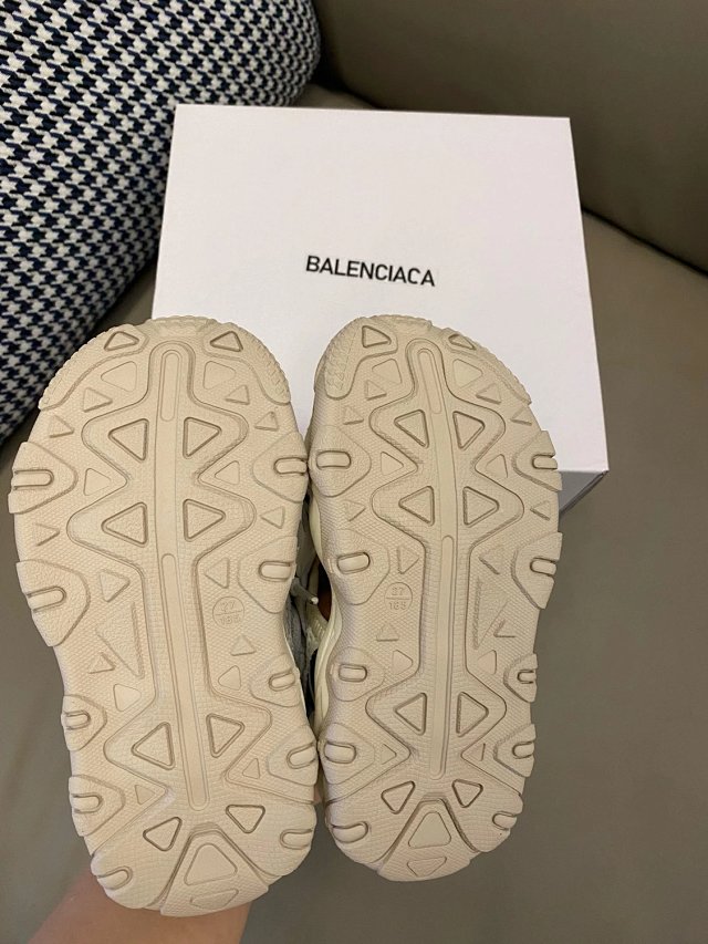 Balenciaga children's Slippers shoes: seller detail photo 10
