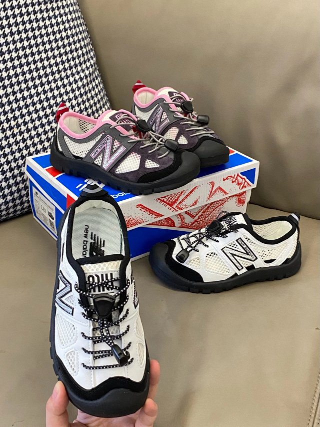 New Balance MIU MIU children's Shoes: seller detail photo 5