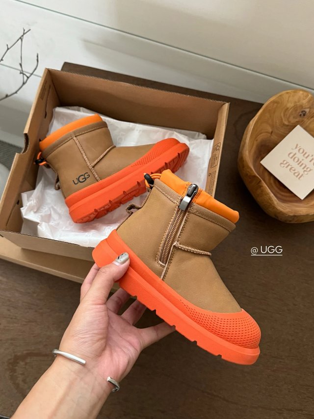 UGG Children's snow boots: seller detail photo 12