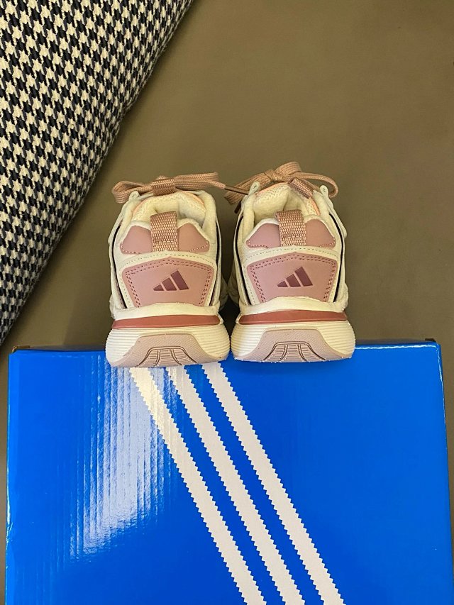 Adidas Children's Shoes: seller detail photo 8