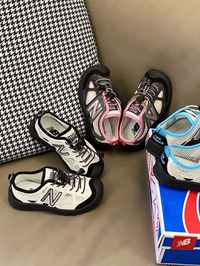 New Balance MIU MIU children's Shoes: seller detail photo 8