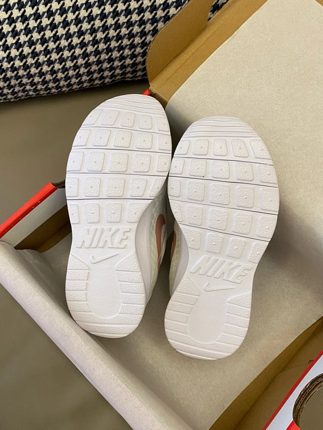 Nike Tanjun children's Shoes: seller detail photo 11