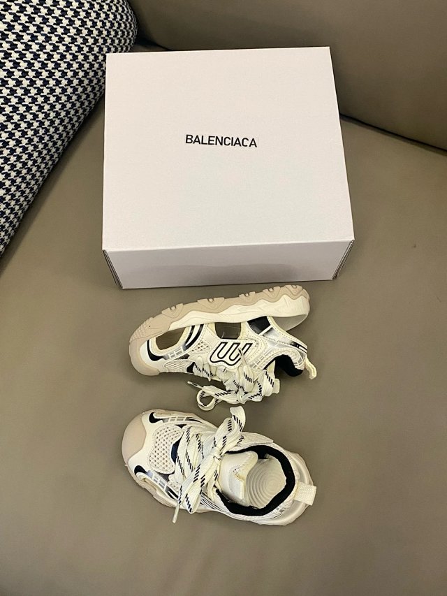 Balenciaga children's Slippers shoes: seller detail photo 3