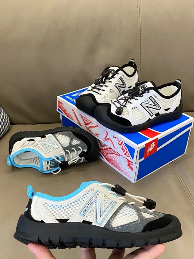 New Balance MIU MIU children's Shoes: seller detail photo 7
