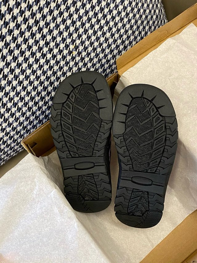 New Balance MIU MIU children's Shoes: seller detail photo 13