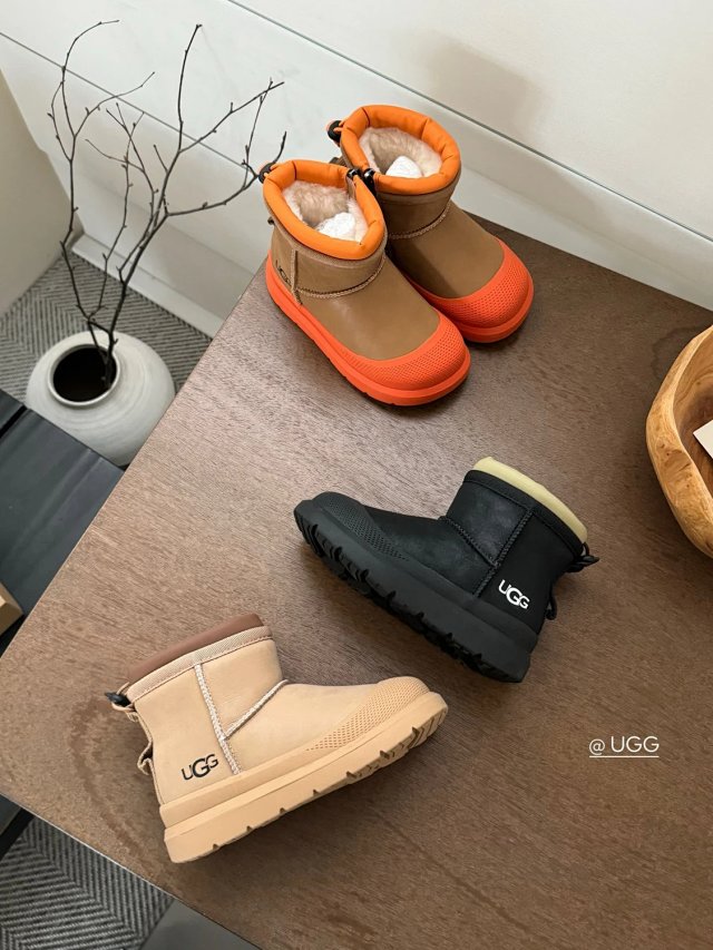 UGG Children's snow boots: seller detail photo 2
