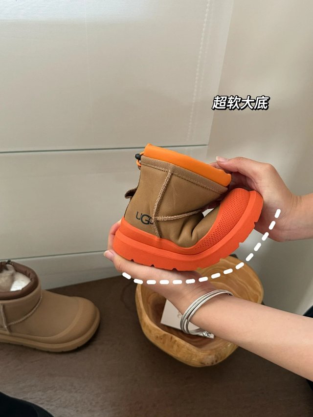 UGG Children's snow boots: seller detail photo 6