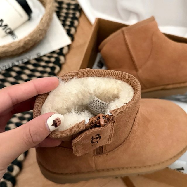 UGG Children's snow boots: seller detail photo 5